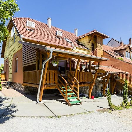Almafa Apartmanhaz Έγκερ Εξωτερικό φωτογραφία