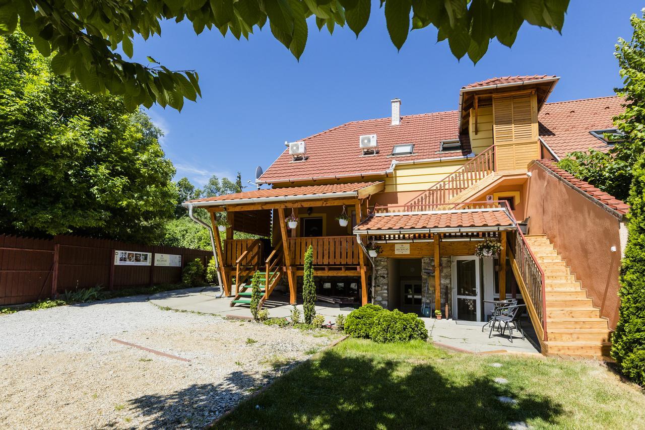 Almafa Apartmanhaz Έγκερ Εξωτερικό φωτογραφία
