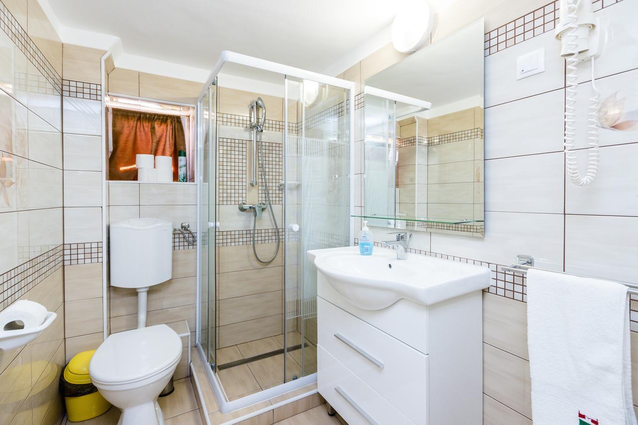 Almafa Apartmanhaz Έγκερ Εξωτερικό φωτογραφία