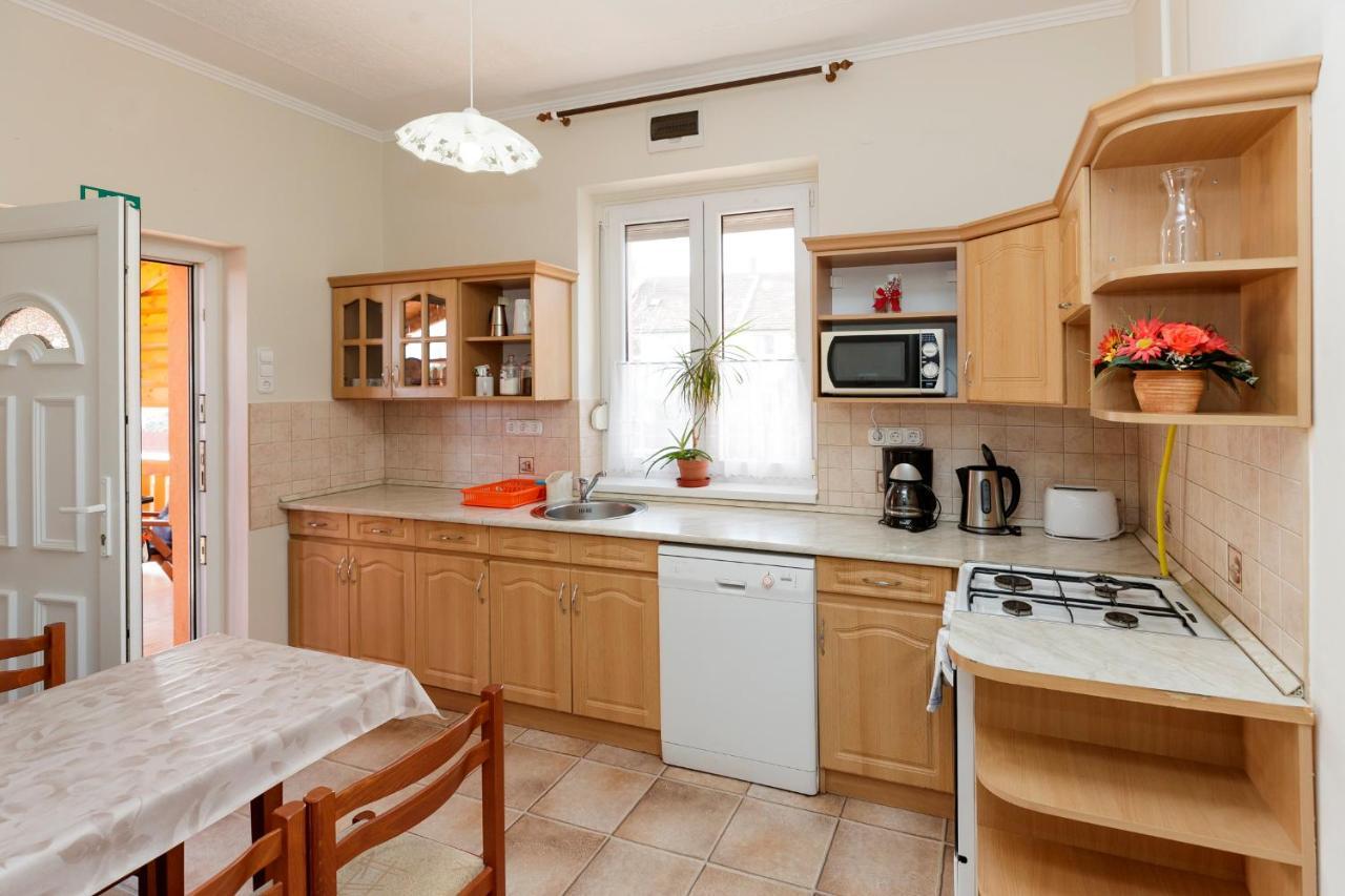 Almafa Apartmanhaz Έγκερ Εξωτερικό φωτογραφία