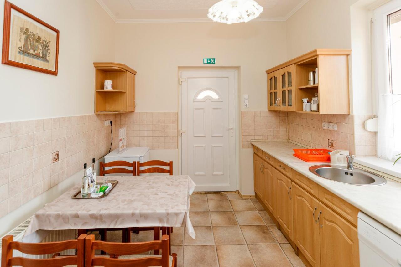 Almafa Apartmanhaz Έγκερ Εξωτερικό φωτογραφία