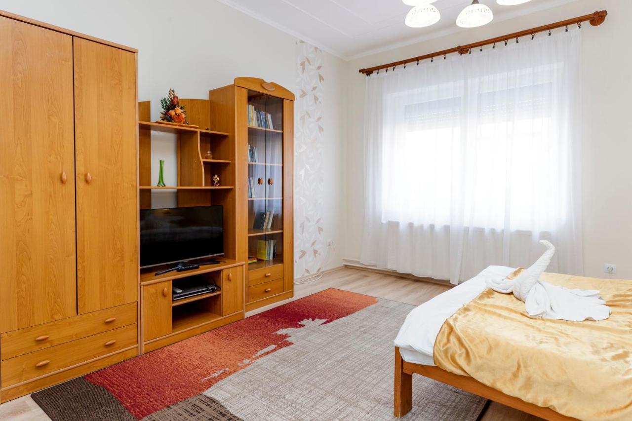 Almafa Apartmanhaz Έγκερ Εξωτερικό φωτογραφία